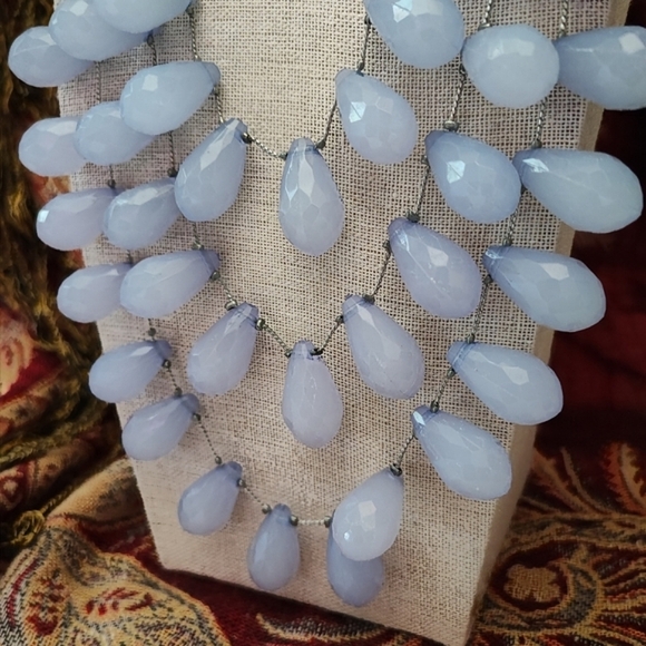 Lavender Acrylic Lucite Teardrop Faceted Necklace Silver Tone Triple Strand EUC - Picture 3 of 14
